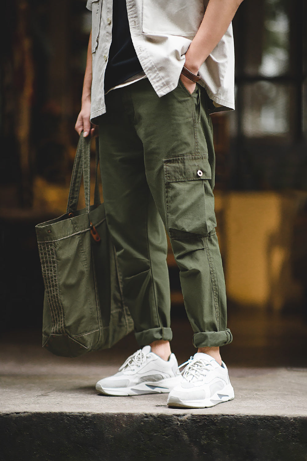 Men's Army Green Relaxed Fit Cargo Pant With Pockets